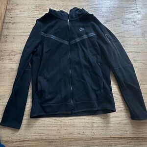 NIKE- Sportswear Tech Fleece